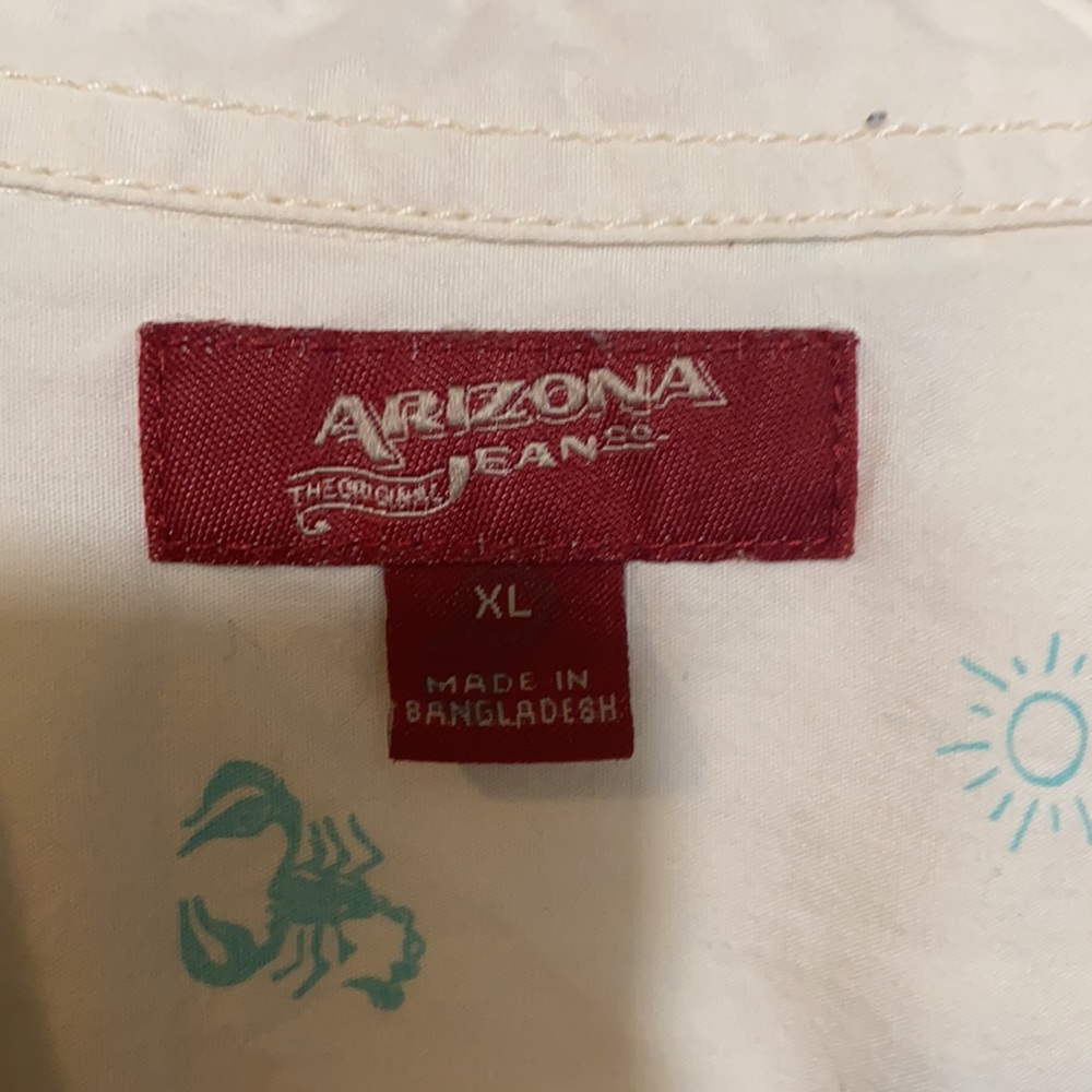 XL button up - Picture 2 of 3